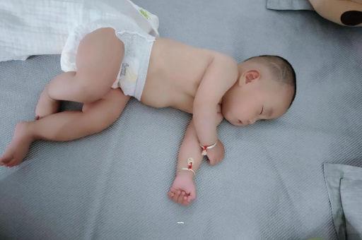 金湖怀孕肚子撑的难受